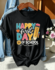 Women Crew Neck Short Sleeve T‑Shirt, Happy First Day Of School Back To School Graphic Print Tee, Casual Seasonal Holiday Top for Back‑to‑School Outfit