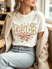 Retro Teach Graphic T‑Shirts for Women, Cute Bow Pencil Daisy Crewneck Tee, Casual Short Sleeve Teacher Appreciation Gift Top