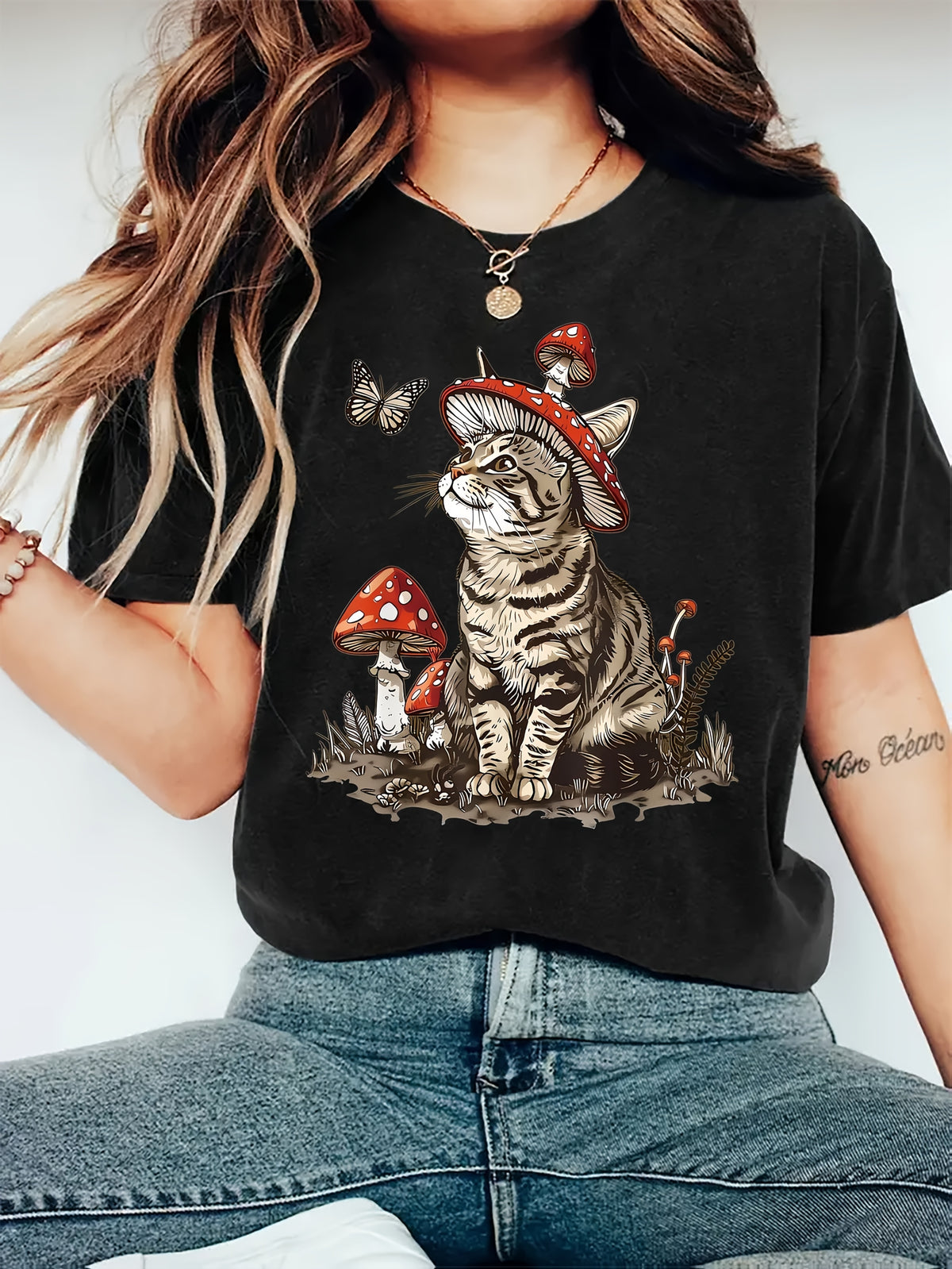 Red Mushroom and Cat Pattern T-shirt, Casual Round Neck Short Sleeved Polyester Top, Fabric, Comfortable All Year Round