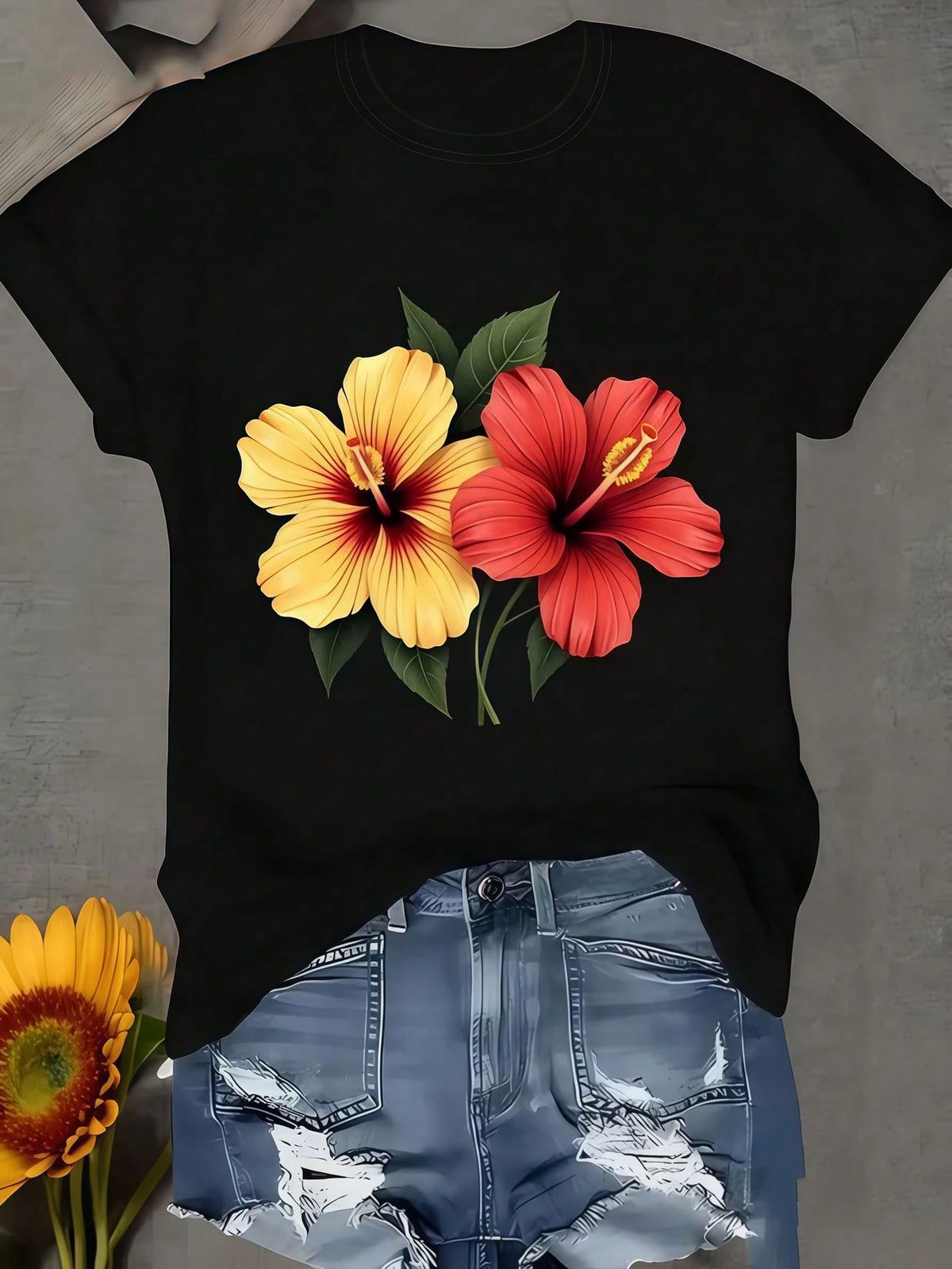 Women Clothes Hibiscus Print Black TShirt, Unisex Casual Crew Neck Tshirt