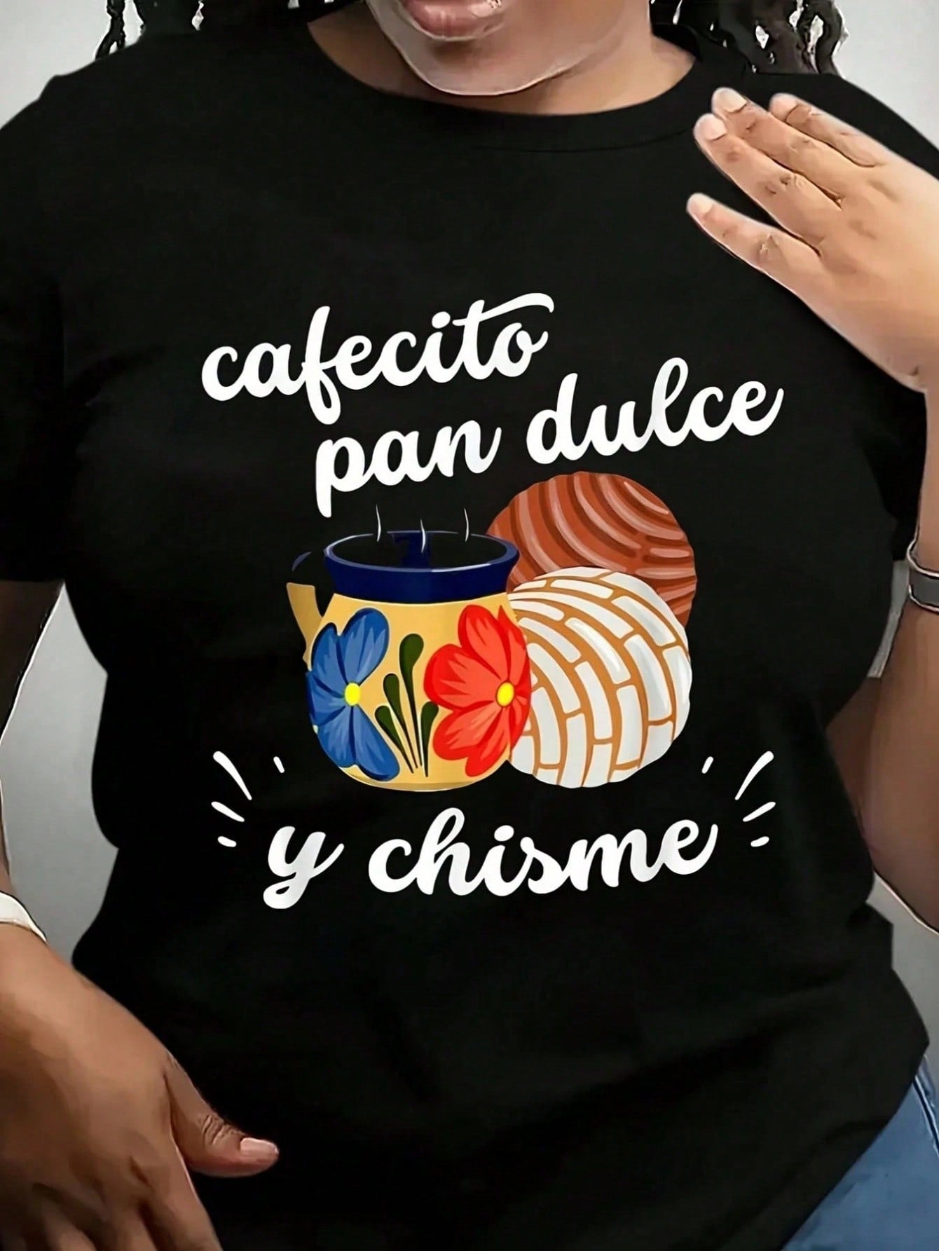 Women'S Mexican Hispanic Pride Cafecito Pan Dulce Y Chisme Graphic T-Shirt Black Short Sleeve Round Neck Casual Top With Vibrant Breakfast Design