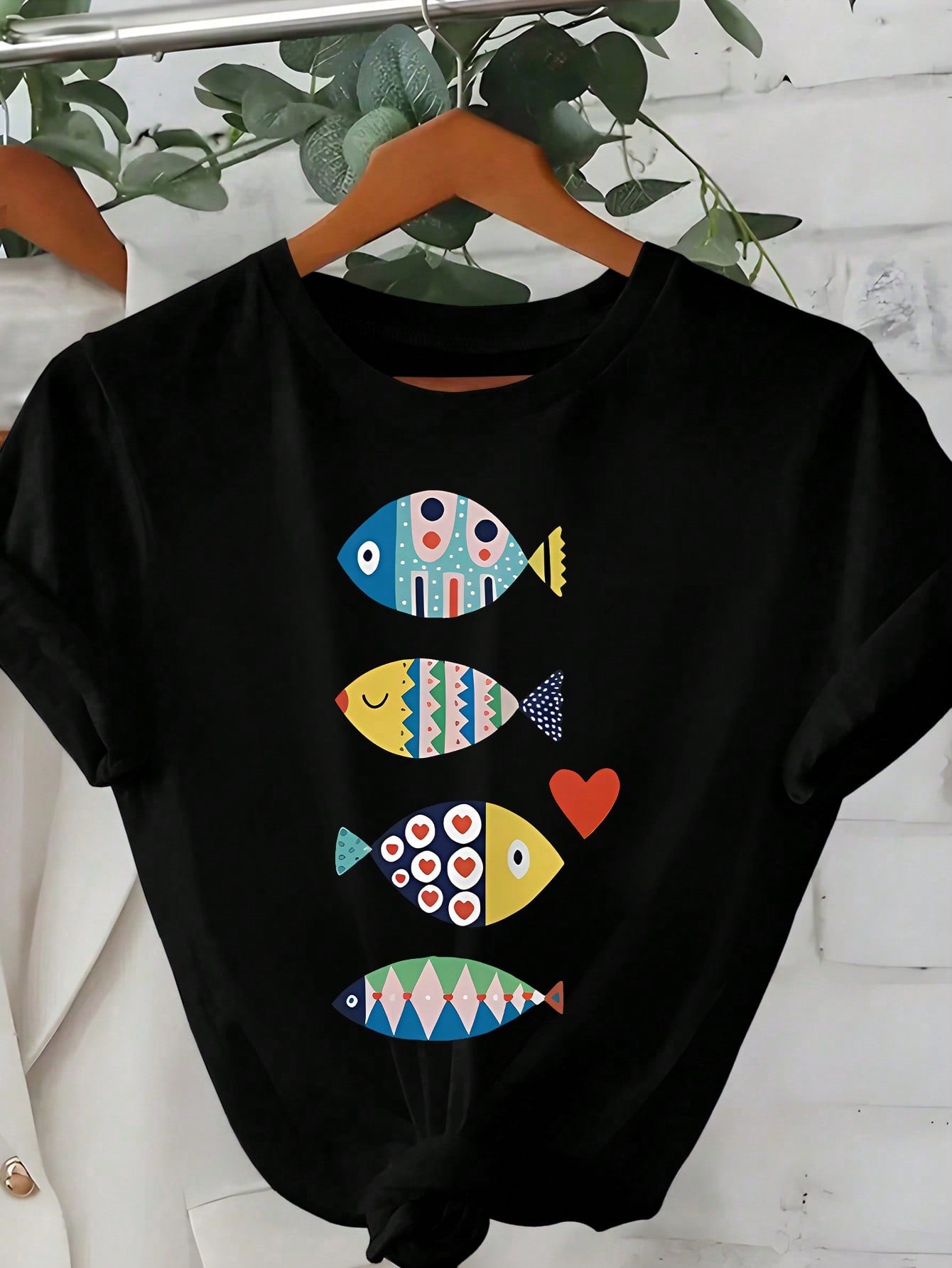 Women's Colorful Fish Graphic T-Shirt, Cute Coastal Ocean Print Crew Neck Short Sleeve Casual Summer Tee, Soft Lightweight Beach Vacation Top