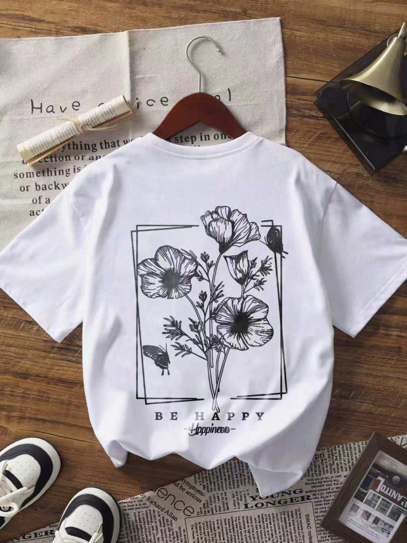 Women's Back Print Floral & Butterfly Graphic T‑Shirt, Be Happy Minimalist Line Art Crew Neck Short‑Sleeve Casual Aesthetic Cotton Tee for Daily Wear