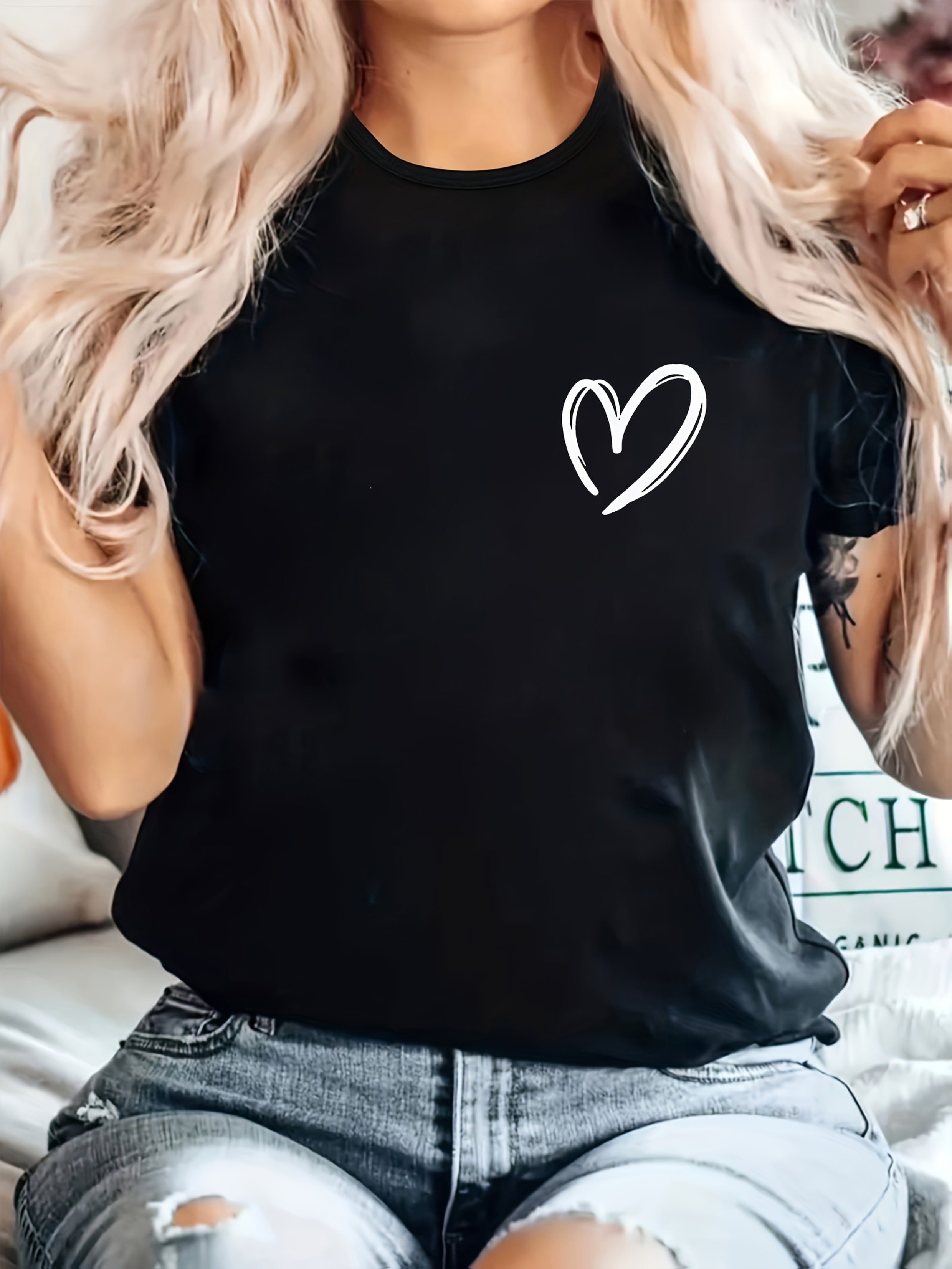 Women's Plus Size Oversized Heart Print T-Shirt - Casual Round Neck Short Sleeve Blouse, Breathable Spring Summer Fall Casual Attire, Machine Washable Loose Fit Top Suitable for Women