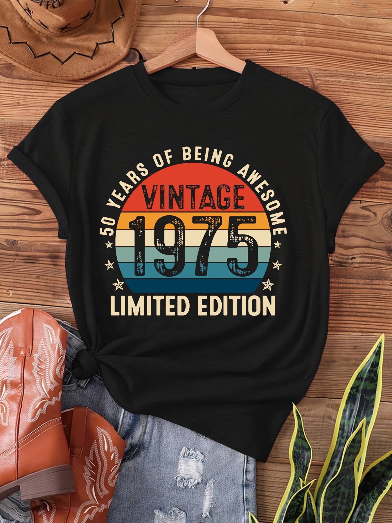 1975 Red Letter 1975 Circular Stripes - Vintage 1975 Fun 50Th Birthday Gift T-Shirt - 50Th Retro Print - Short Sleeve Crew Neck Casual Top for Women - Summer & Spring Apparel