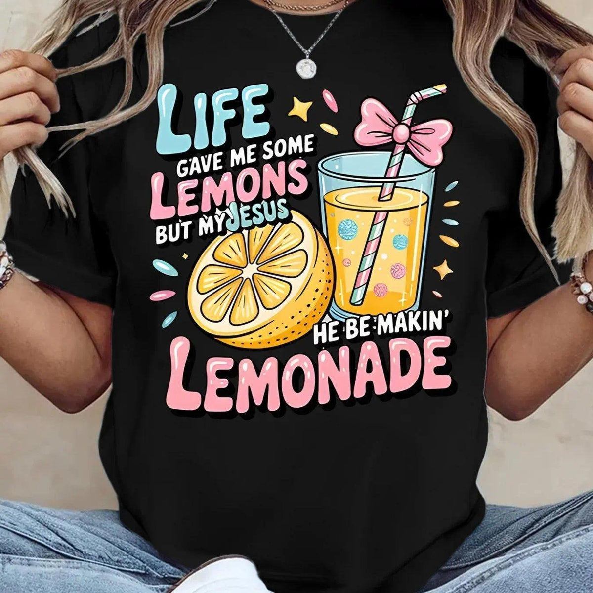 Life Gave Me Lemons, But My Jesus Be Makin‘ Lemonade Christian T-Shirt - Inspirational Lemon Graphic Tee, Unisex Faith Top