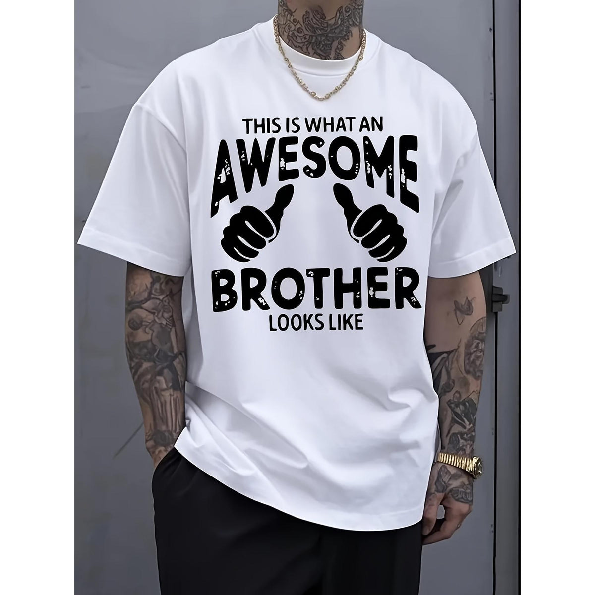 Funny "This Is What an Awesome Brother Looks Like" T-Shirt - Retro Thumbs Up Graphic Tee Suitable for Brothers, Soft Breathable Loose Fit Shirt Casual Round Neck Humor