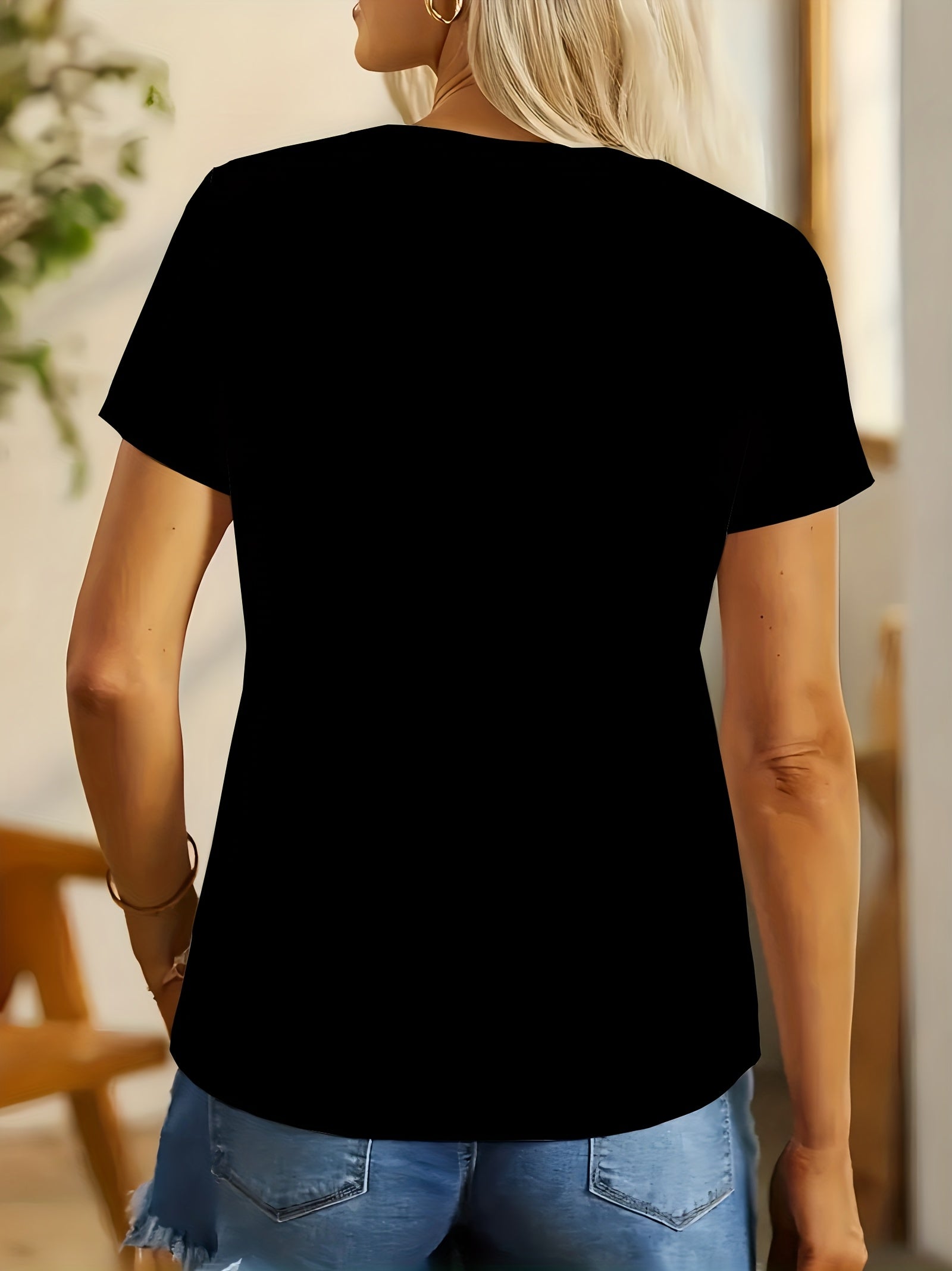 Elegant Cat Print T-Shirt - Stylish Black Crew Neck with Glowing White Cat & Butterflies Design
