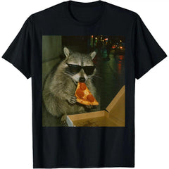 Raccoon Eating Pizza Funny Animal Meme T-Shirt, Cute Trash Panda Humor Graphic Tee, Unisex Y2K Streetwear Top for Raccoon Lovers