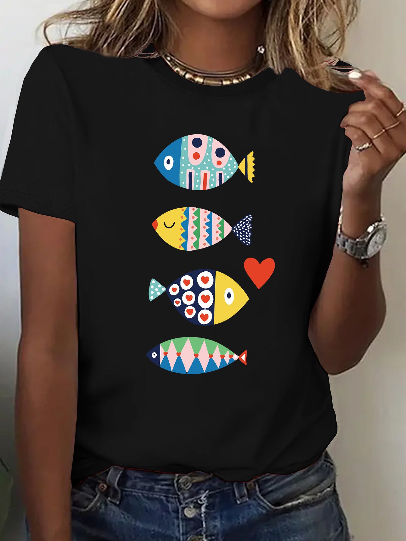 Blue Fish Heart Print Nautical Smiling Fish Graphic Tee for Men Women, Cute Ocean Beach Short Sleeve T-Shirt, Casual Crew Neck Top for Beach Lover Gift