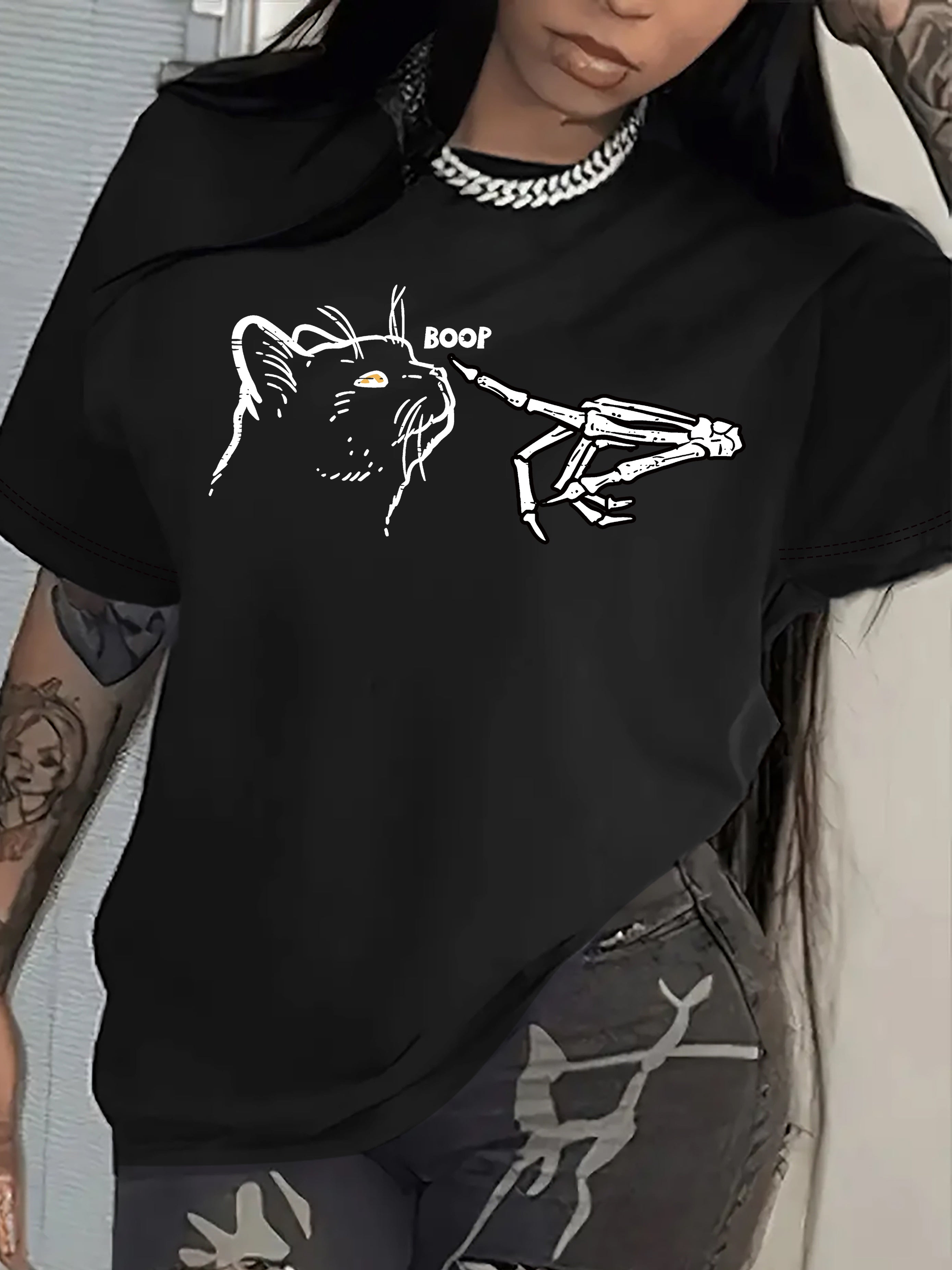 Graphic T-Shirt with a Cat And Skeleton Hand Design, 100%Cotton Women's summer and autumn casual short sleeved T-shirt