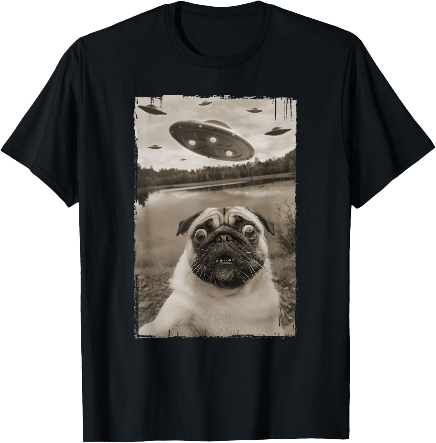 Vintage Pug Encounters Funny UFO and Pug Selfie Unisex T-Shirt