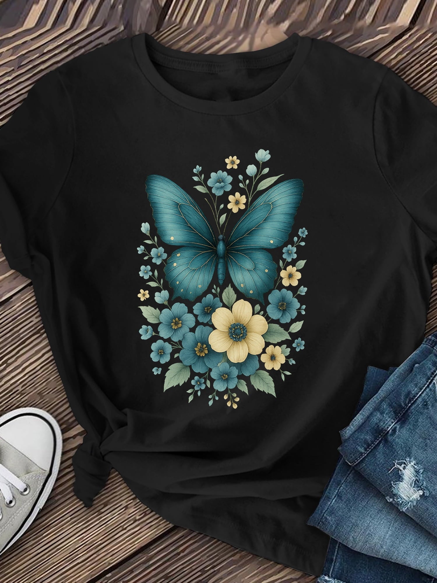 Butterfly Floral Print Graphic Tee for Women, Cute Nature Inspired Short Sleeve T-Shirt, Breathable Soft Casual Round Neck Top for Spring Summer Fall Daily Wear