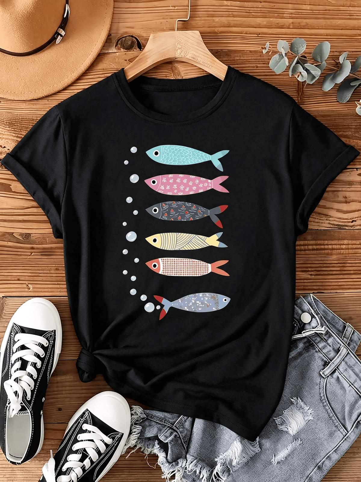 Colorful Fish Graphic T‑Shirt for Women, Casual Crewneck Short Sleeve Tee, Ocean Sea Creature Art Print Everyday Tops