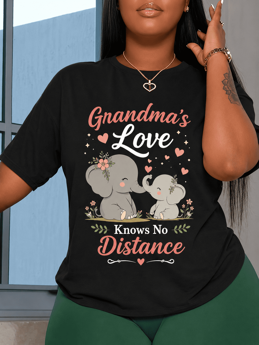 Grandma's Love Knows No Distance Elephant Graphic T-Shirt for Women, Cute Family Love Quote Short Sleeve Casual Crew Neck Tee