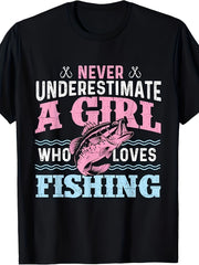 Never Underestimate A Girl Who Loves Fishing Bass Fish Graphic Short Sleeve T-Shirt, Unisex Crew Neck Cotton Tee, All Season Outdoor Fishing Top, Novelty Gift For Women Anglers
