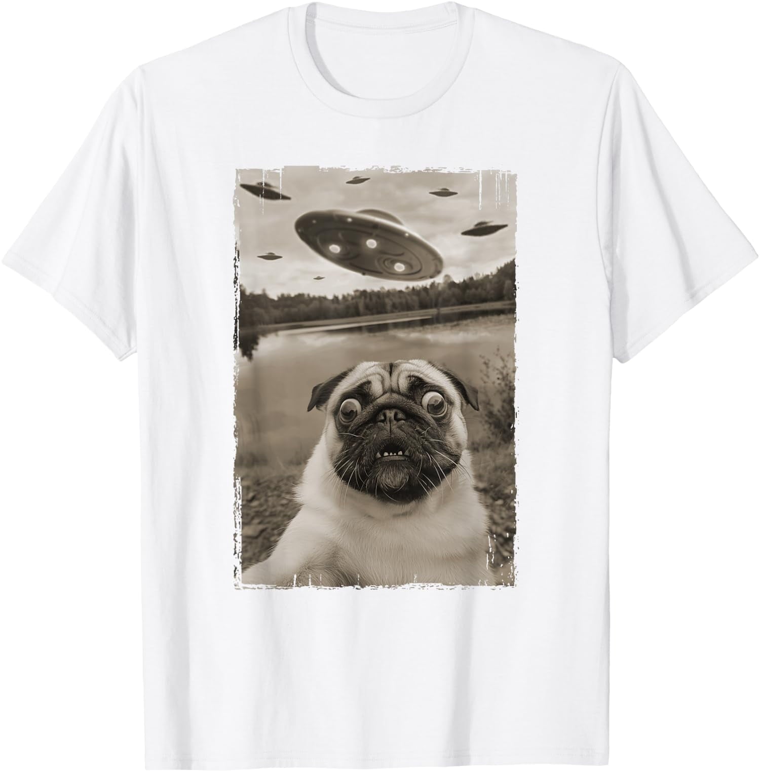 Vintage Pug Encounters Funny UFO and Pug Selfie Unisex T-Shirt