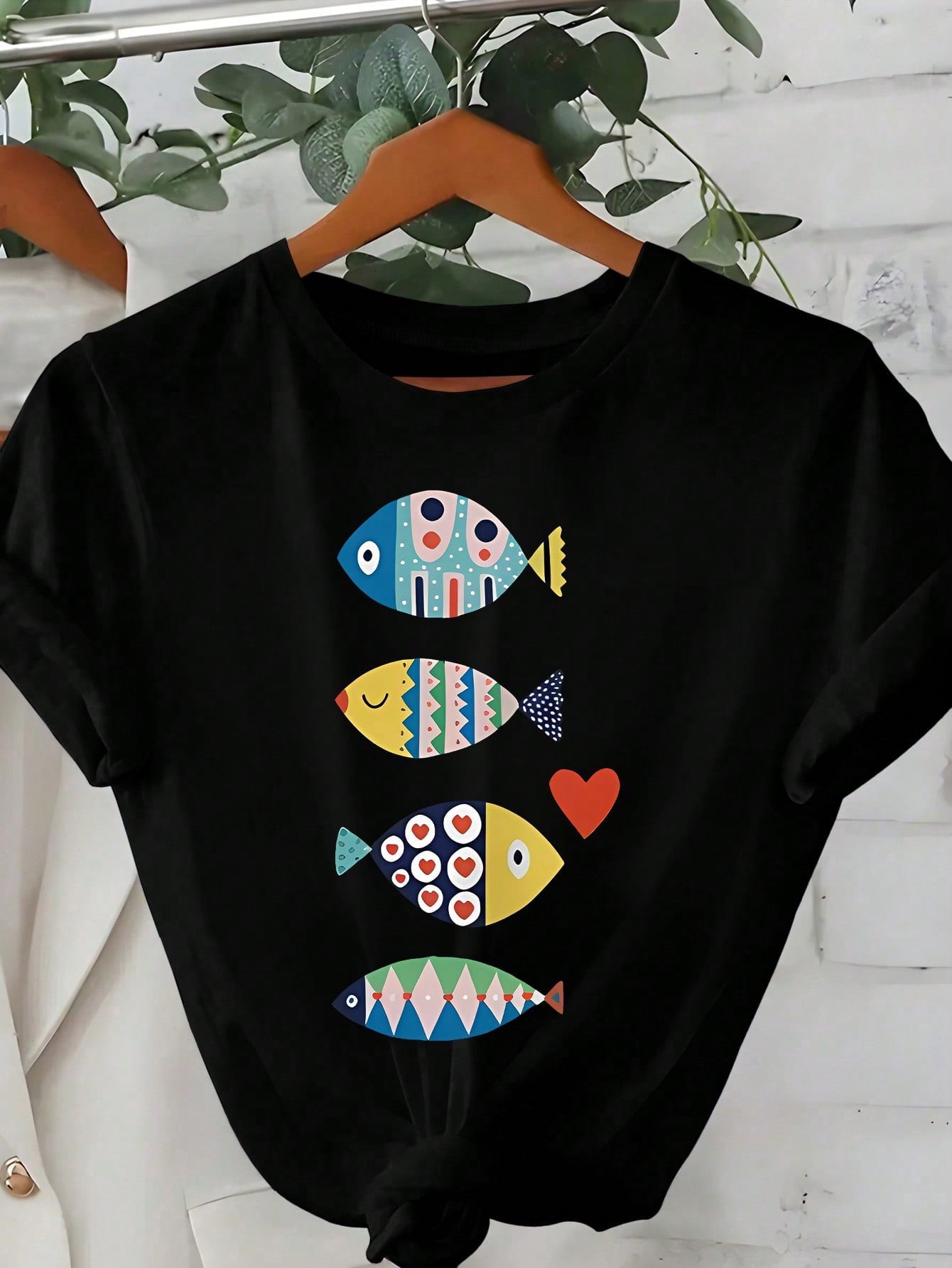 Women's Colorful Fish Graphic T-Shirt, Cute Coastal Ocean Print Crew Neck Short Sleeve Casual Summer Tee, Soft Lightweight Beach Vacation Top