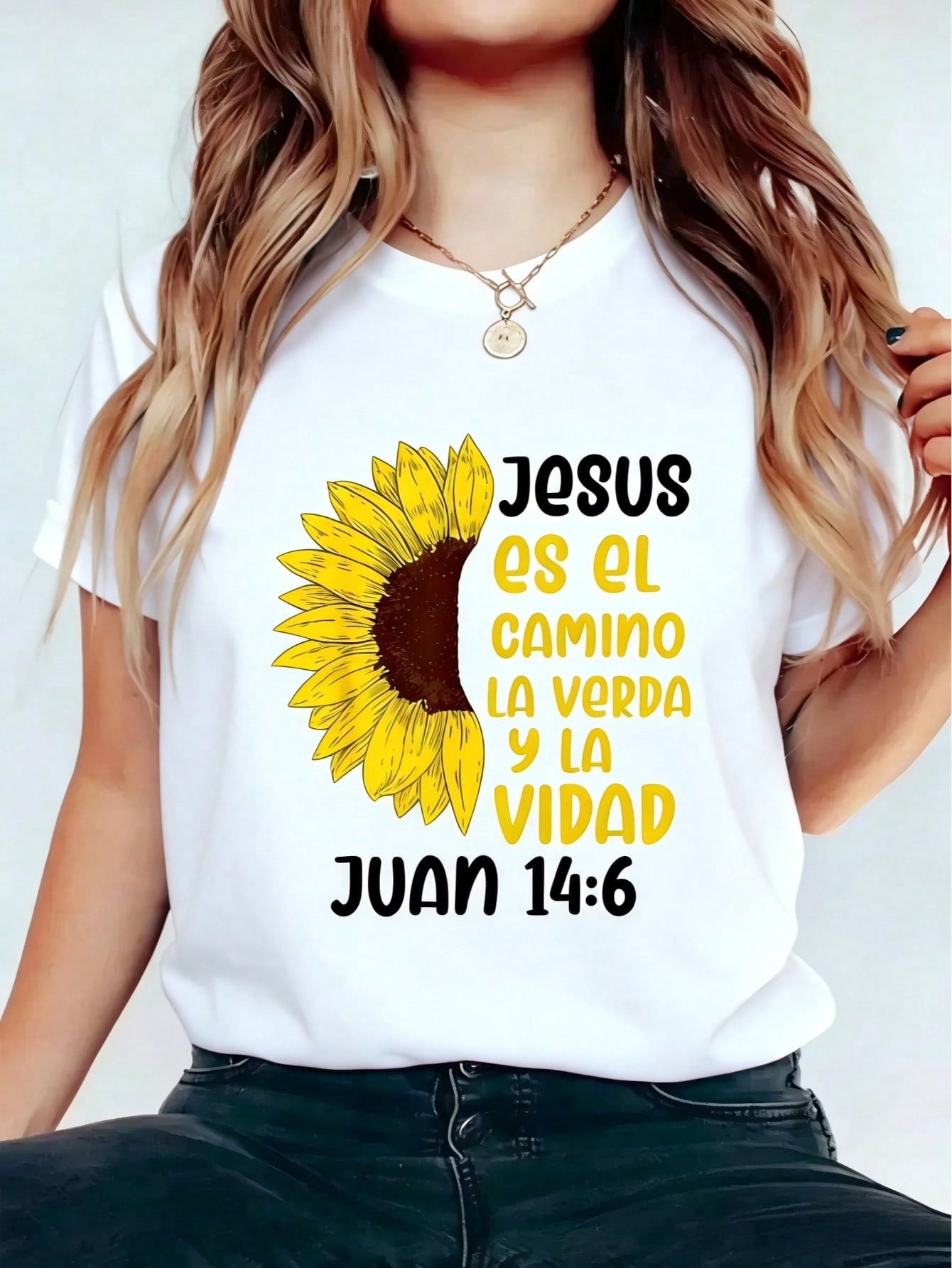 Women's Spanish Christian Bible Verse T-Shirt, Jesus Es El Camino Juan 14:6 Sunflower Graphic Tee, Faith Inspirational Crew Neck Short Sleeve Cotton Shirt, Religious Gift for Women