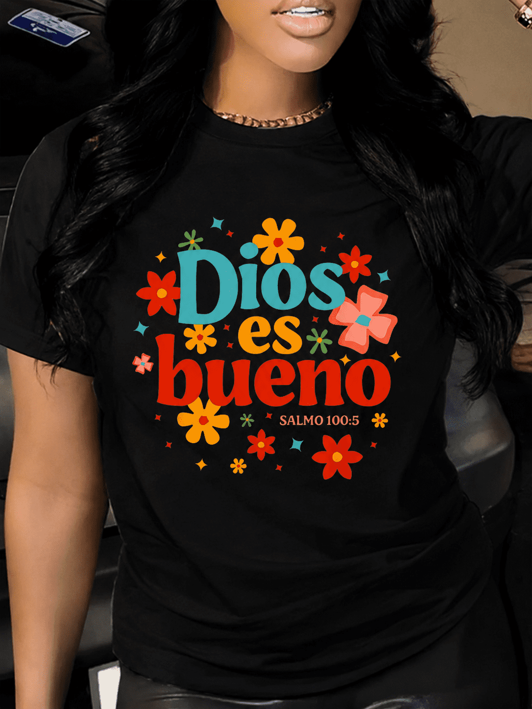 Women's Spanish Christian Graphic T-Shirt, Dios Es Bueno Floral Faith Tee with Psalm 100:5 Design, Inspirational Religious Short Sleeve Crew Neck Cotton Shirt, Church Gift for Women