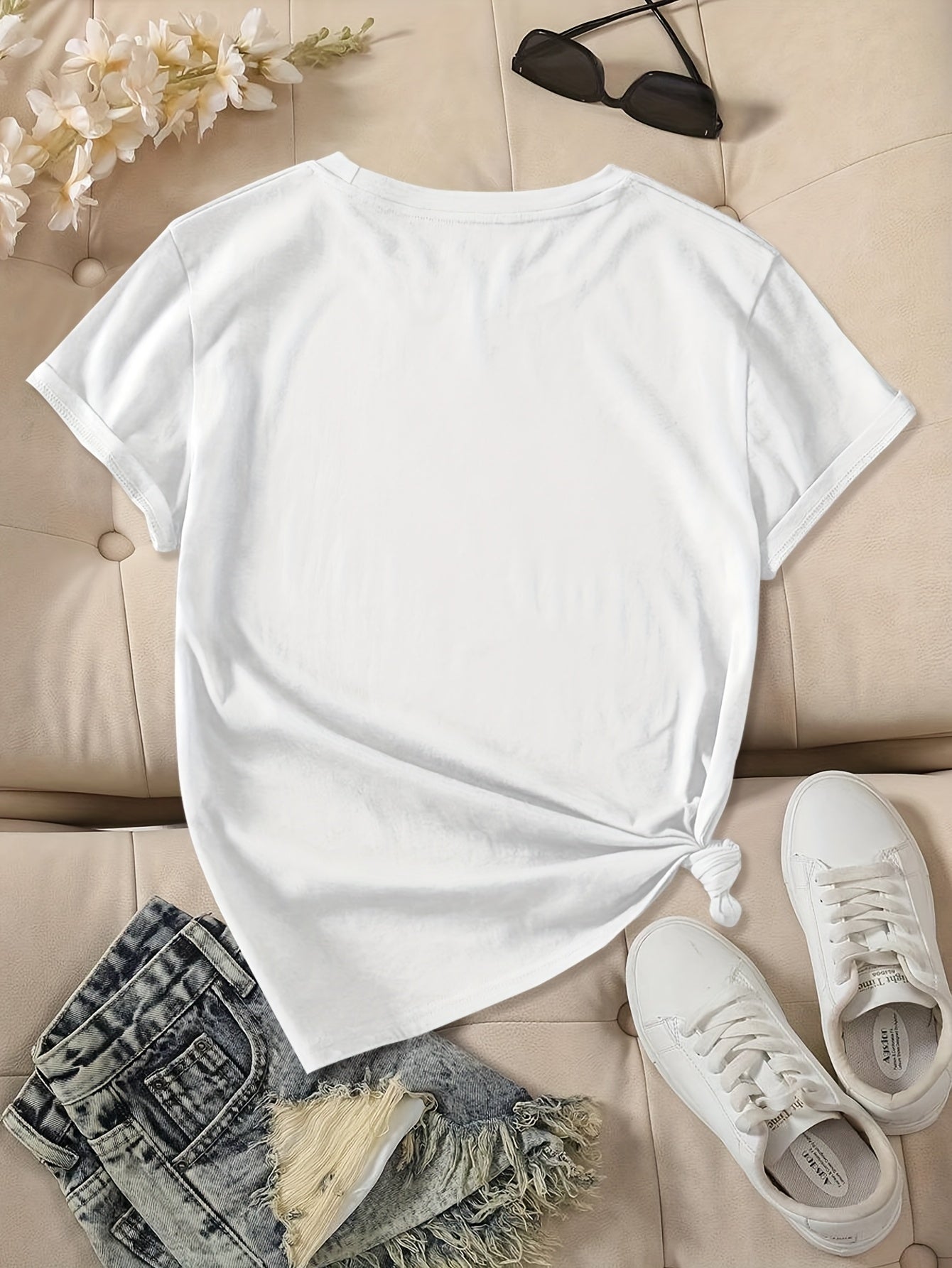 Cute Dinosaur Tea Cup Rose Floral Graphic T‑Shirt for Women, Whimsical Fun Short Sleeve Crewneck Casual Tee Top