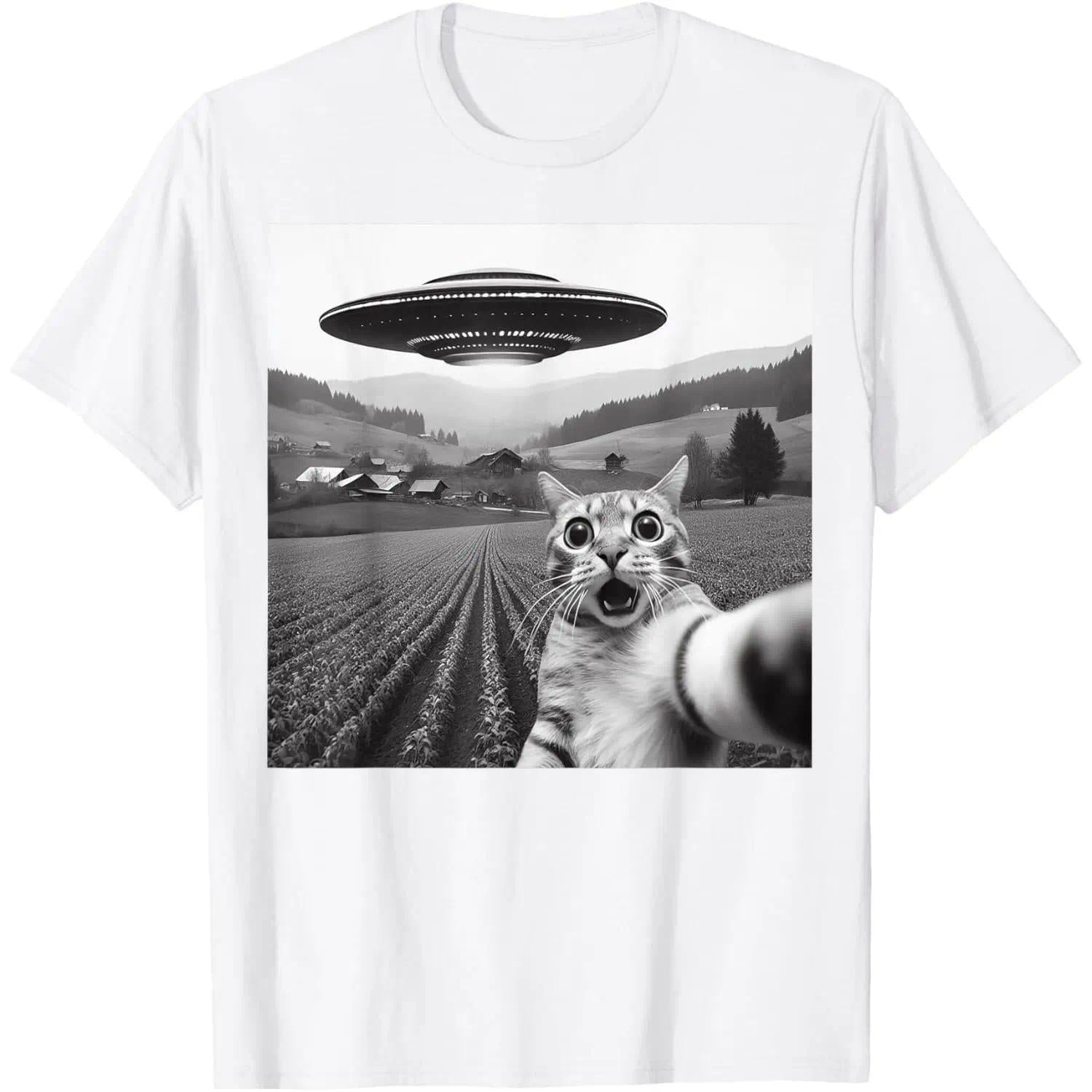 [100% Cotton] Cat Selfie With Alien UFO Funny Cat Gifts For Men Women  T-Shirt