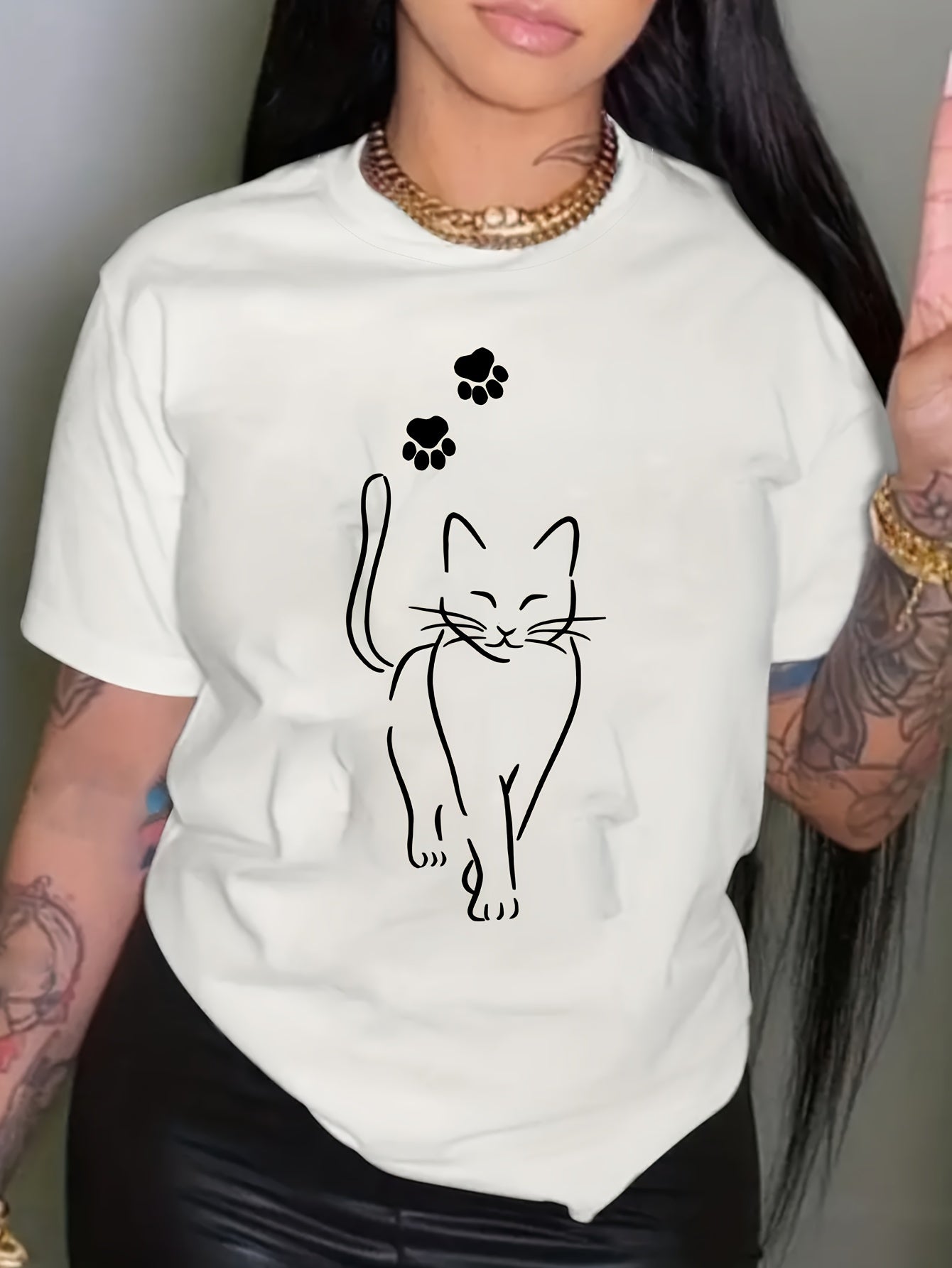 Minimalist Cat T-Shirt Cute Line Art Cat Lover Tee