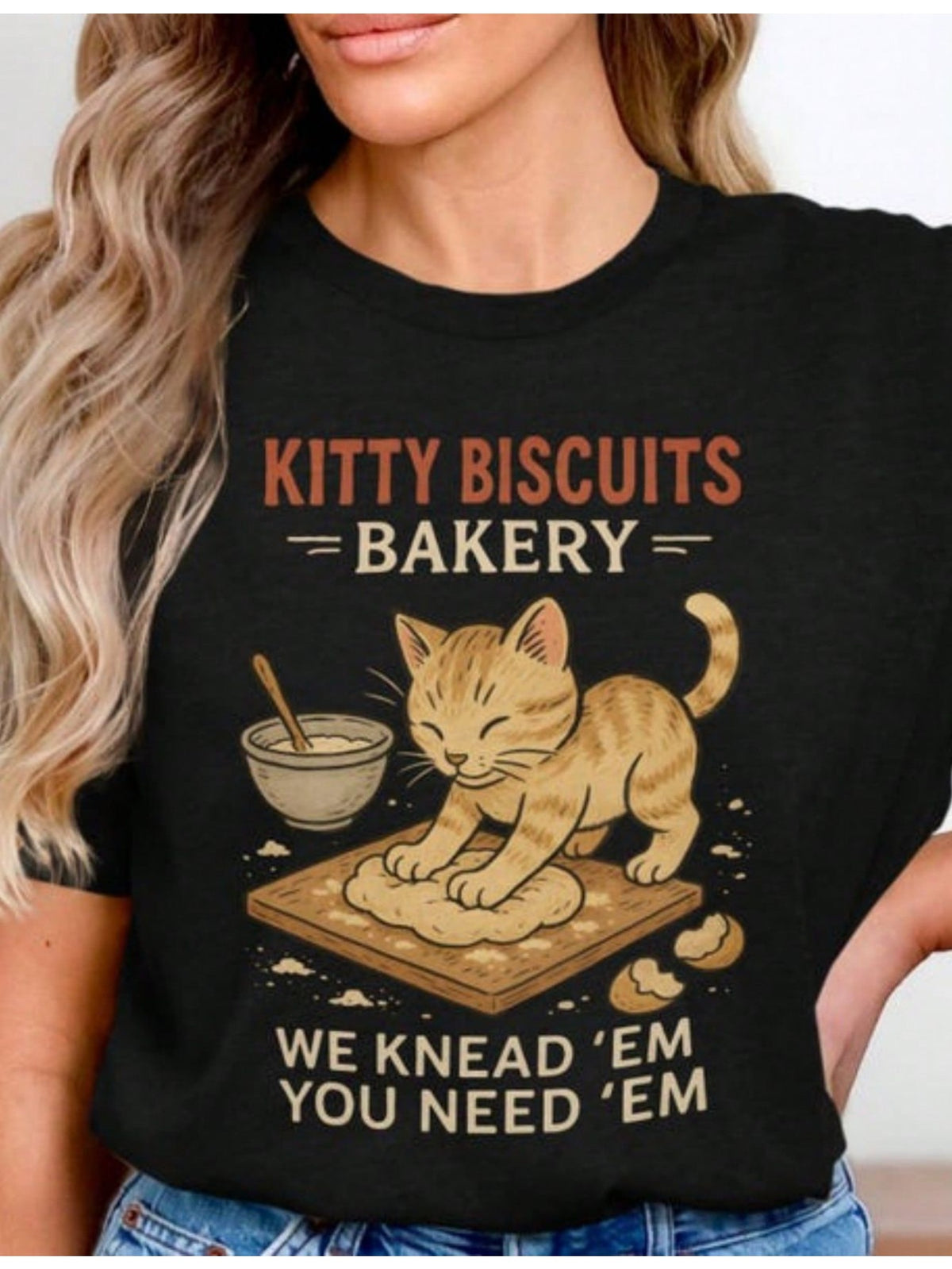 Kitty Biscuits Bakery We Knead Em You Need Em Funny Cat Lover Graphic Tee for Men Women, Cute Baking Cat Short Sleeve T-Shirt, Casual Crew Neck Top for Cat Owner Gift