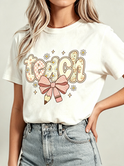 Retro Teach Graphic T‑Shirts for Women, Cute Bow Pencil Daisy Crewneck Tee, Casual Short Sleeve Teacher Appreciation Gift Top