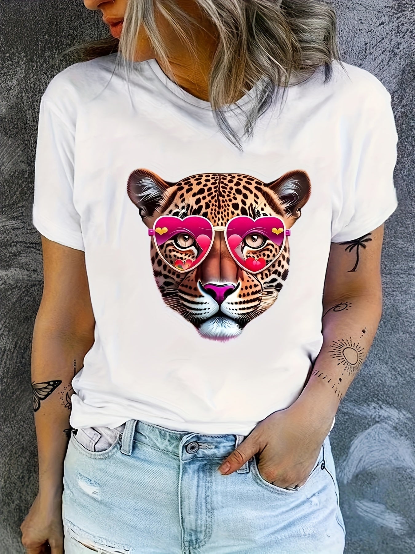 Women Leopard Face Graphic T‑Shirt, Cute Heart Sunglasses Leopard Print Short Sleeve Crew Neck Casual Tee Top