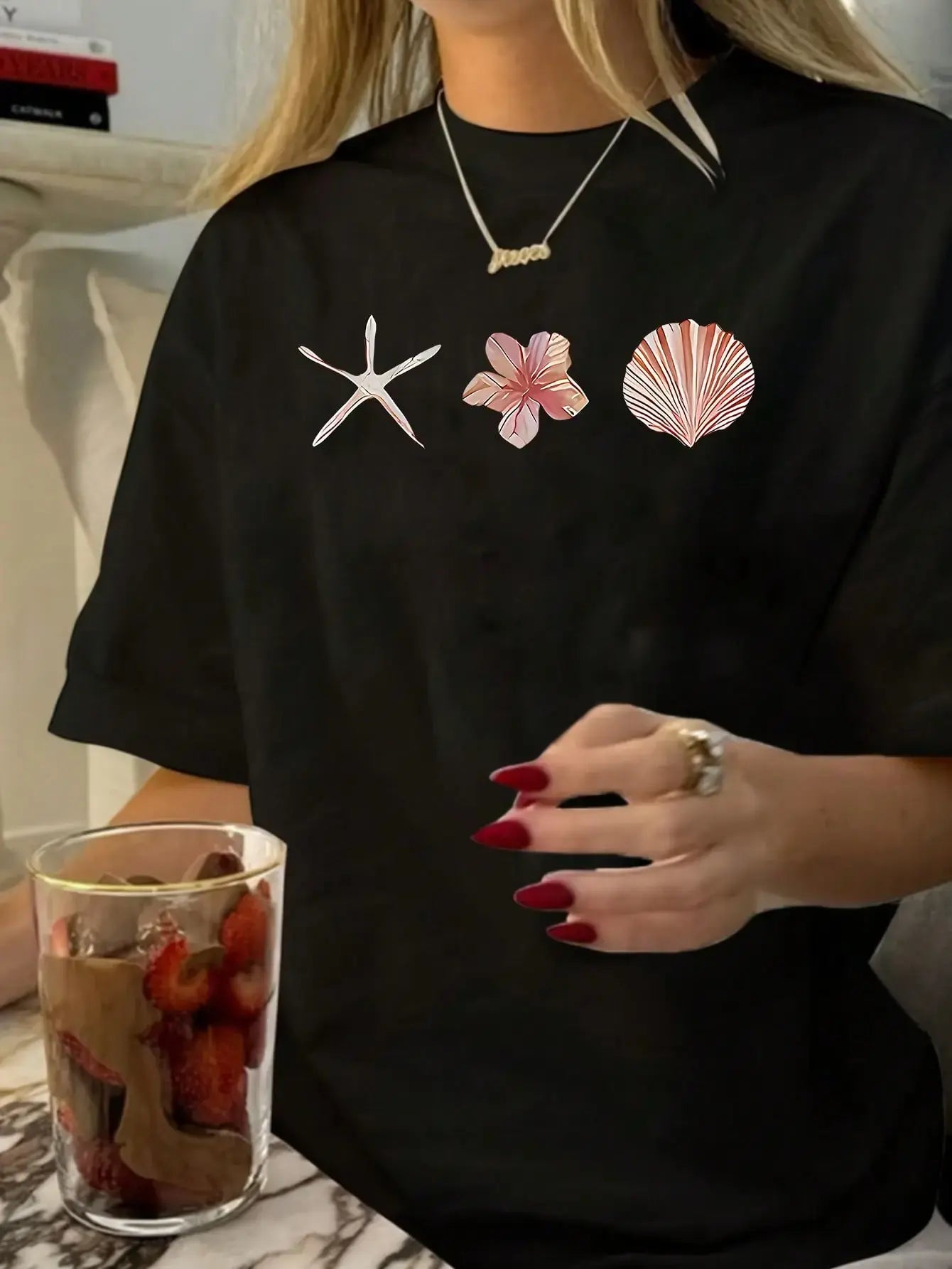 Women's Graphic T-Shirt with Starfish & Shell Print, Casual Slim Fit Short Sleeve Round Neck Ocean Life Top for Summer Beach