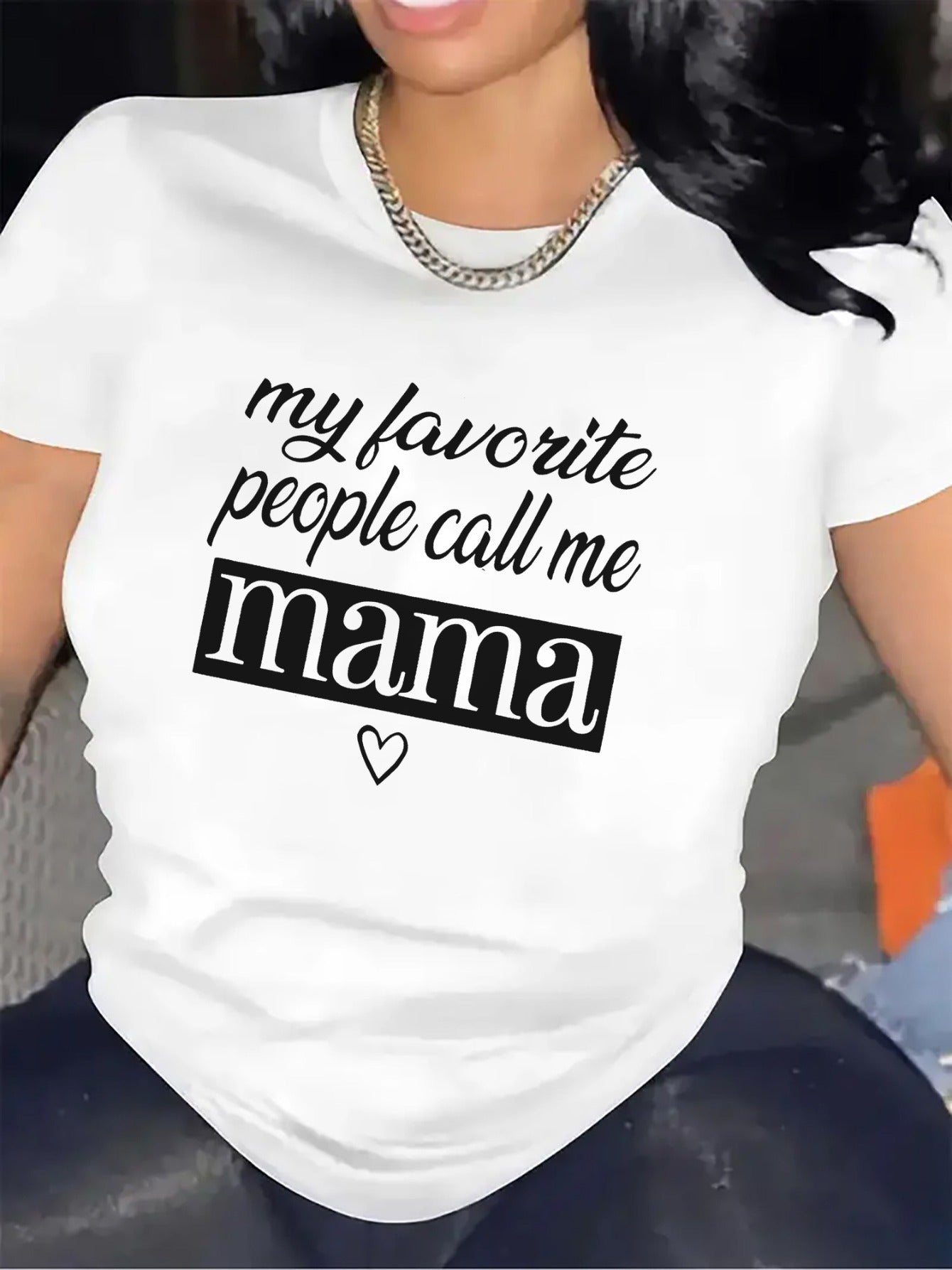 T-Shirt With "My Favorite People Call Me Mama" Print | Ideal For Home Living Room Use, Durable And Comfortable Fabric, Perfect Gift For Mothers Day, Stylish Design For Casual Wear, Crew Neck