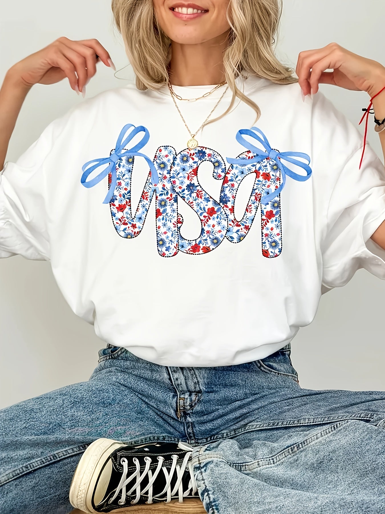 Women's Patriotic American Flag & Floral Bow Print T-Shirt – Casual Crew Neck Short-Sleeve Top